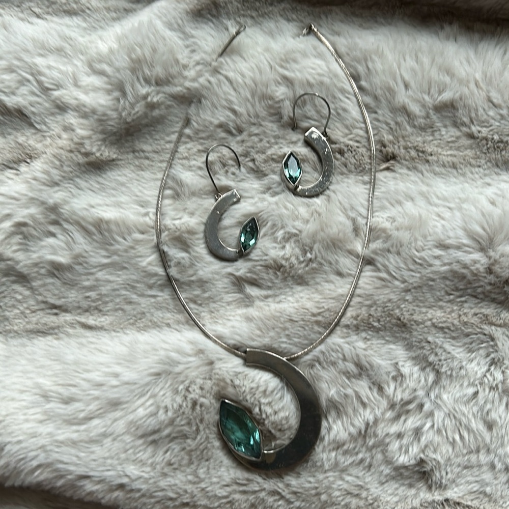 Pre-loved earring, and necklace set. Very unique.
